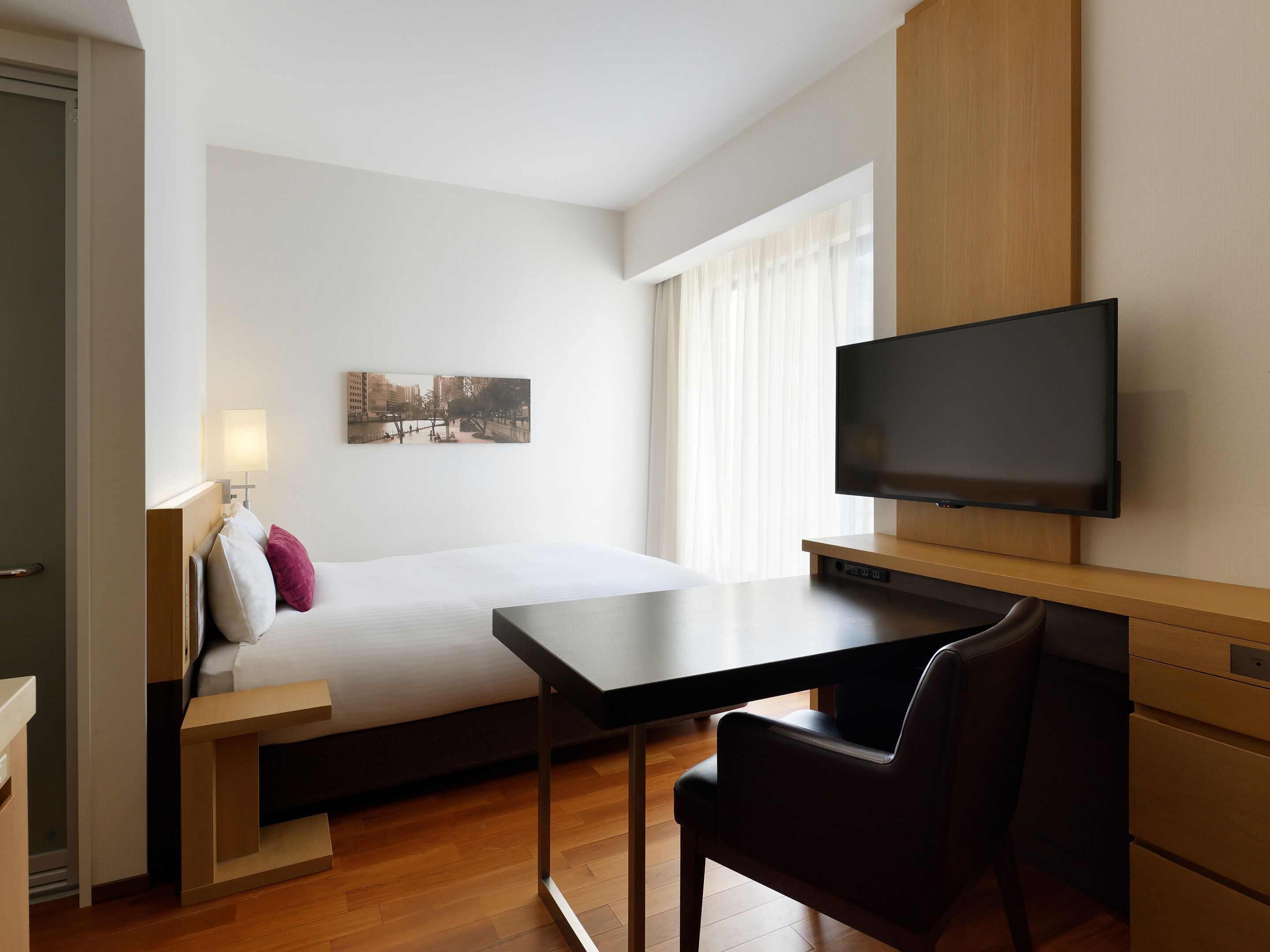 Coffres-forts dans les chambres, bureau, rideaux occultants