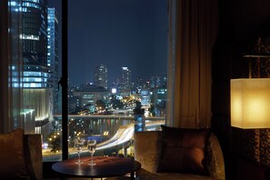 Junior Suite, 2 beds , Non Smoking , with Lounge Access | In-room safe, desk, blackout curtains, free WiFi - Mitsui Garden Hotel Osaka Premier (Osaka)