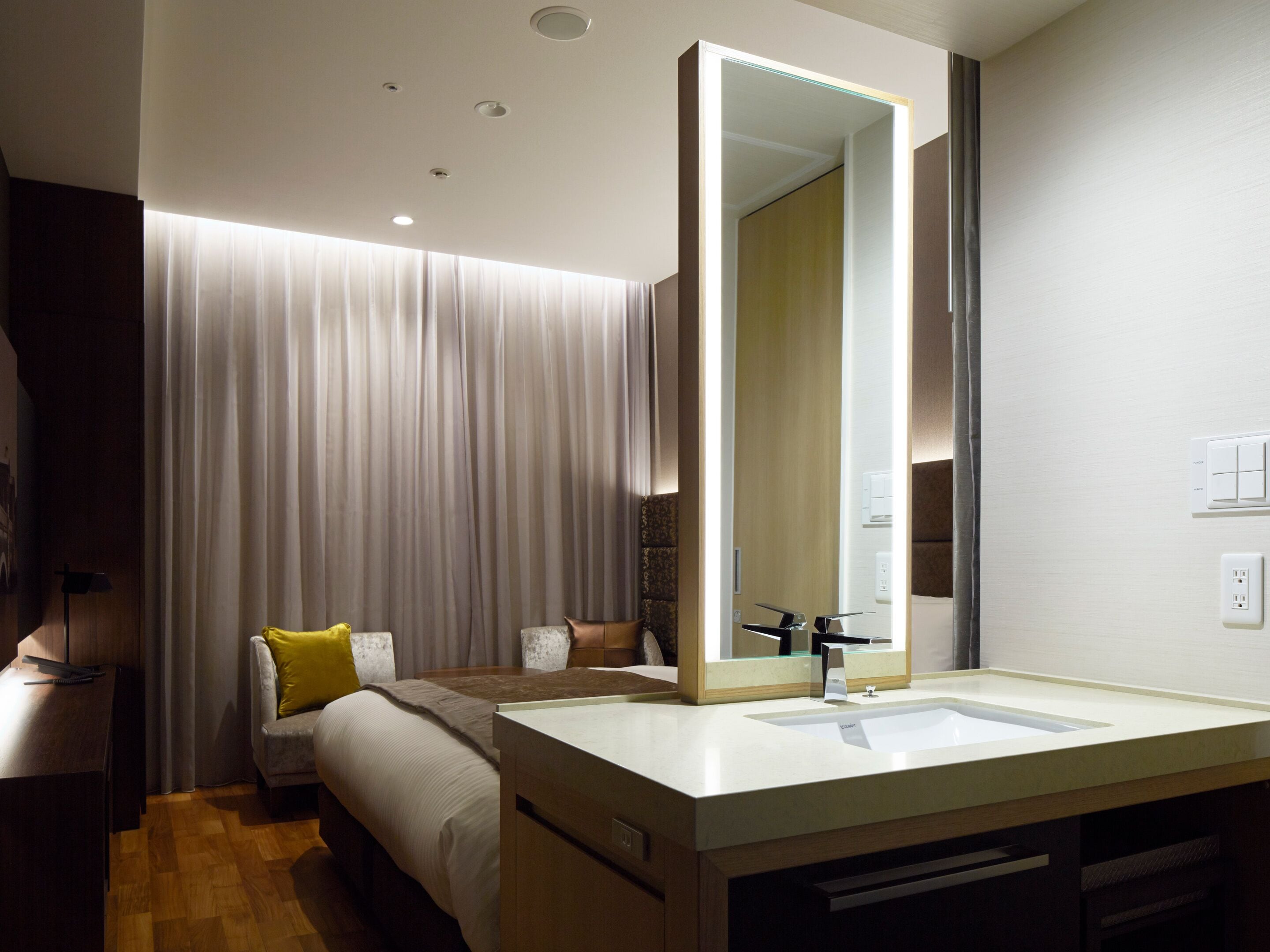 superior, 1 bed queen, non smoking , with lounge access | 1 bedroom, in-room safe, desk, blackout curtains