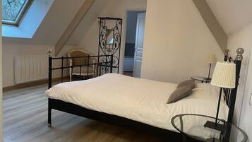 Standardværelse til 4 personer - privat badeværelse (family suite) | 1 soveværelse