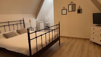 Standardværelse til 4 personer - privat badeværelse (family suite) | 1 soveværelse