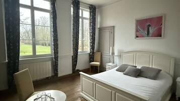 Standard Quadruple Room, Private Bathroom, Park View (Family with view park) | Miscellaneous