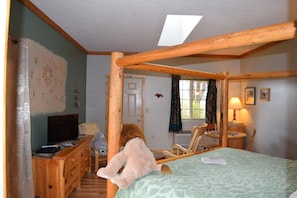 Soundproofing, free WiFi, bed sheets