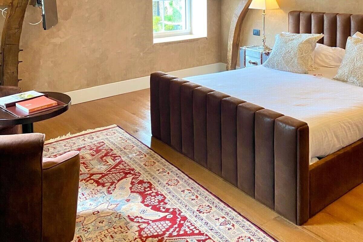 Zimmersafe, Schreibtisch, Verdunkelungsvorhänge, schallisolierte Zimmer
