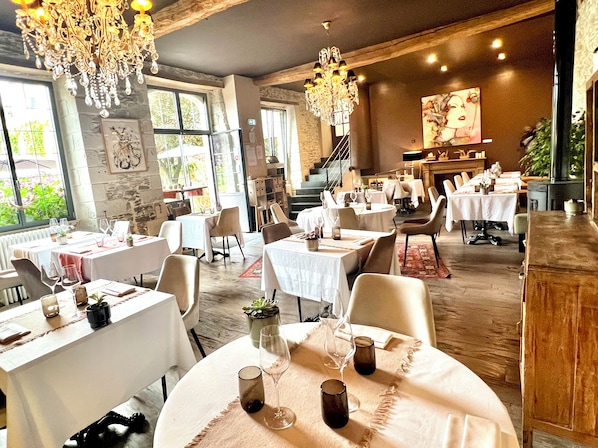 Lunch and dinner served, French cuisine