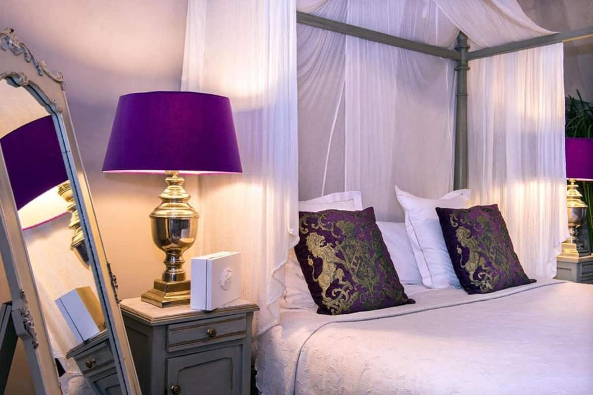 1 bedroom, in-room safe, individually decorated, individually furnished