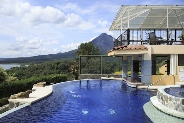 Kolam renang outdoor