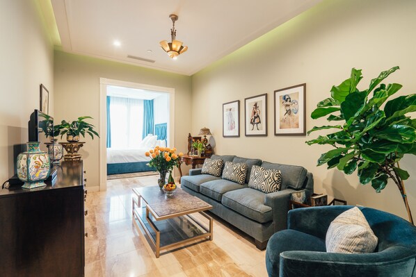 Superior King Suite | Sábanas italianas Frette, ropa de cama de alta calidad y edredón 