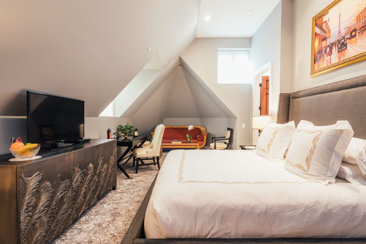 1 bedroom, Frette Italian sheets, premium bedding, down duvets