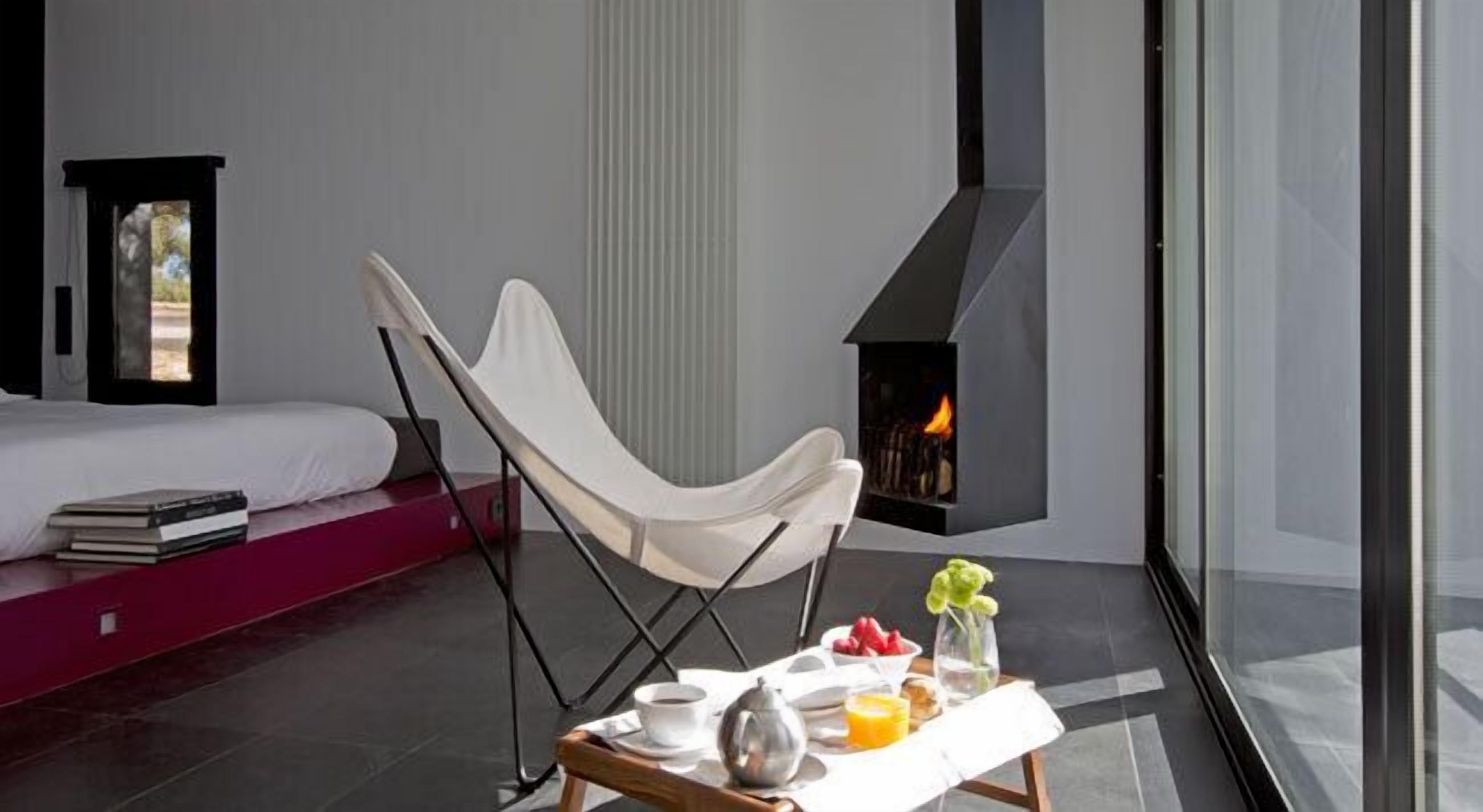 in-room safe, soundproofing, free wifi, bed sheets