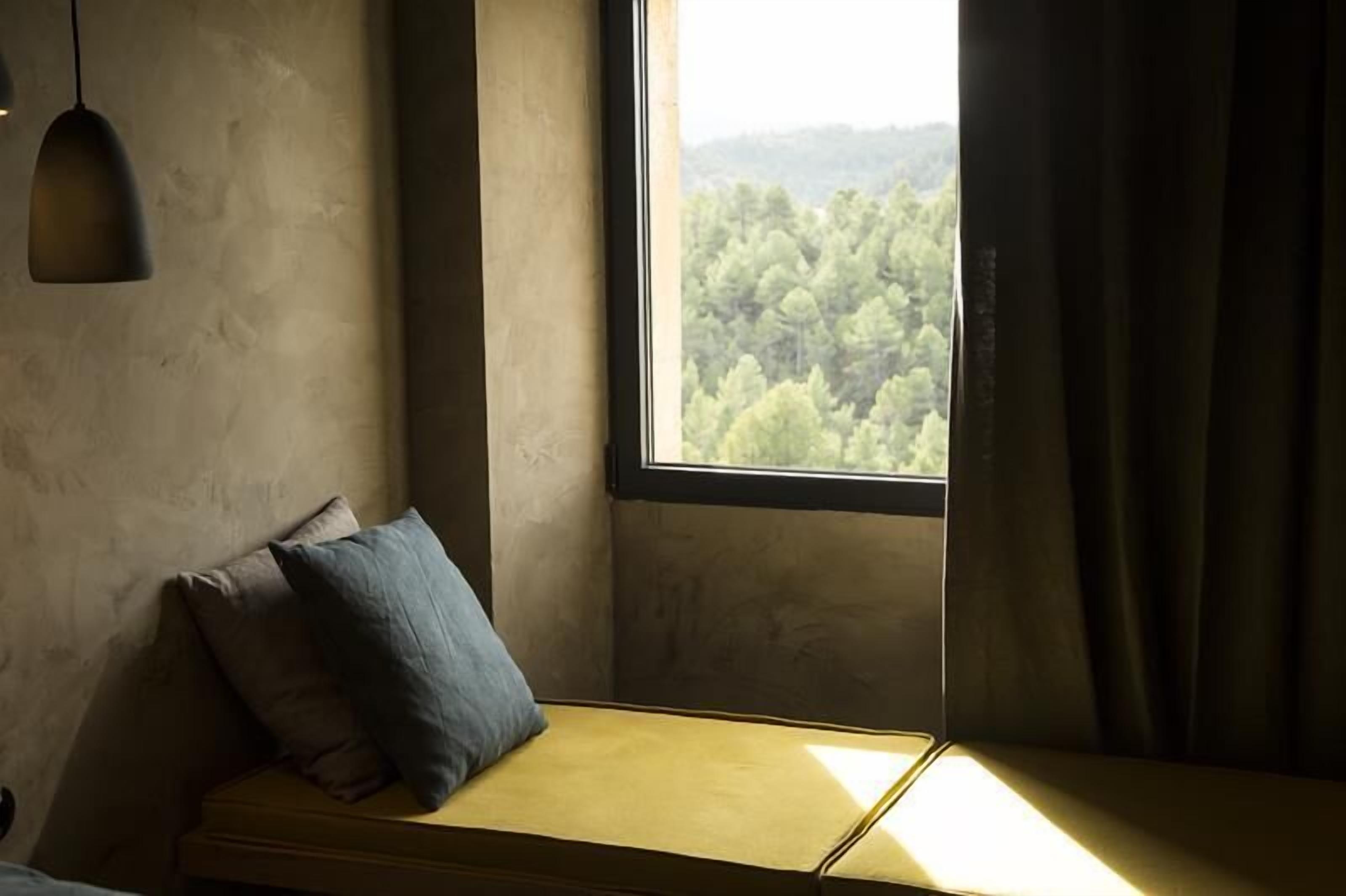 double room, 1 king bed (er2) | in-room safe, soundproofing, free wifi, bed sheets