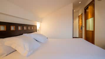Coffres-forts dans les chambres, Wi-Fi gratuit, draps fournis