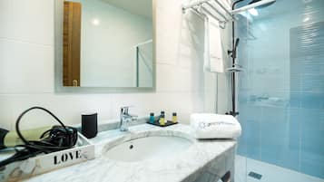 Shower, towels