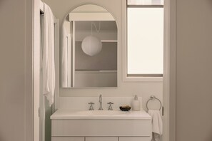 King Suite | Bathroom