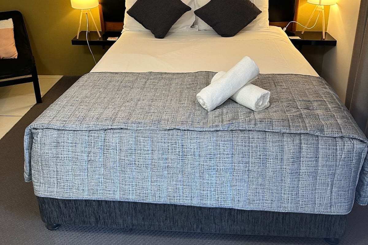 1 chambre, rideaux occultants, fer et planche Ă repasser