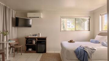 King Suite | Blackout curtains, iron/ironing board, cots/infant beds, free WiFi