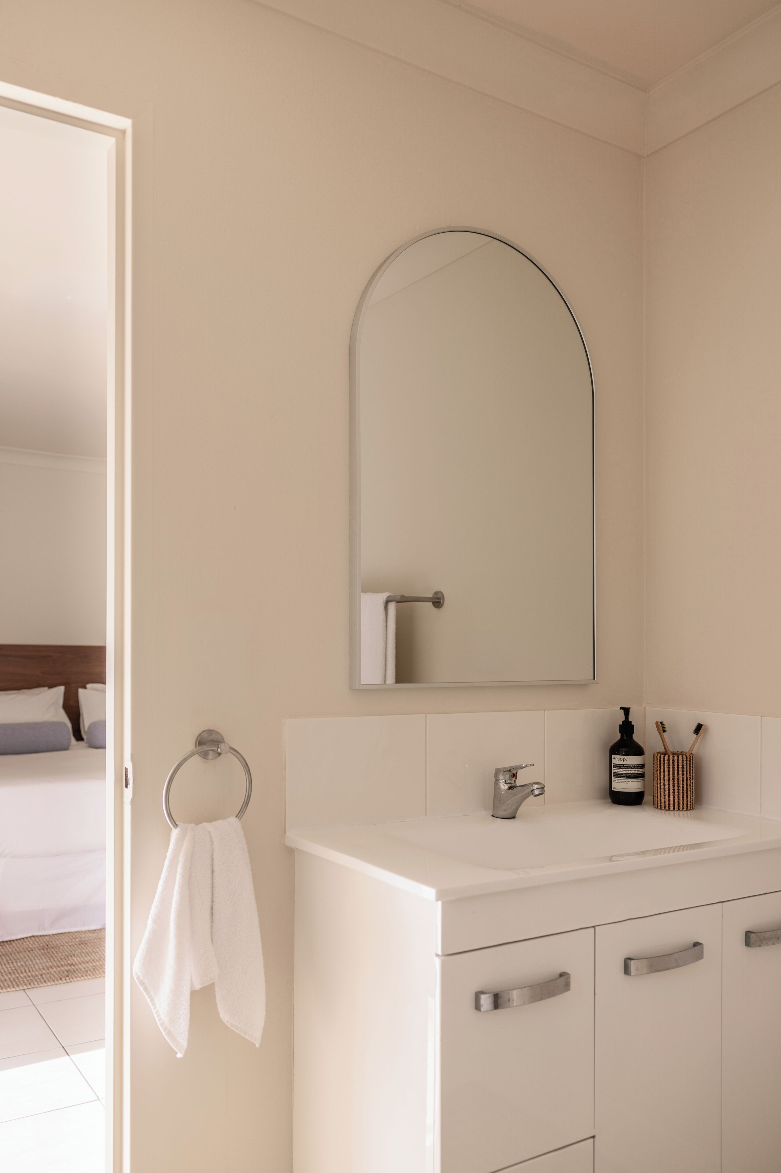 Queen Suite | Bathroom | Shower, free toiletries, hair dryer, towels
