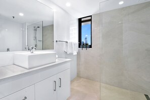 Bathroom - Surfers Century Oceanside Apartments (Surfers Paradise)