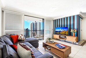 公寓, 1 間臥室, 海景 | 起居區 | 55-吋平面電視、有線頻道、電視、 DVD 播放機