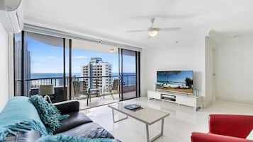 Televisi layar datar 55-inci dengan saluran TV kabel dan TV