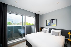 Laptop workspace, blackout curtains, soundproofing, iron/ironing board - Staycity Aparthotels, London, Greenwich High Road (London)