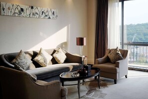 슈피리어 스위트, 킹사이즈침대 1개 | 객실 내 금고, 다리미/다리미판, 무료 WiFi, 침대 시트