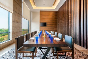 Breakfast, lunch, dinner served; international cuisine