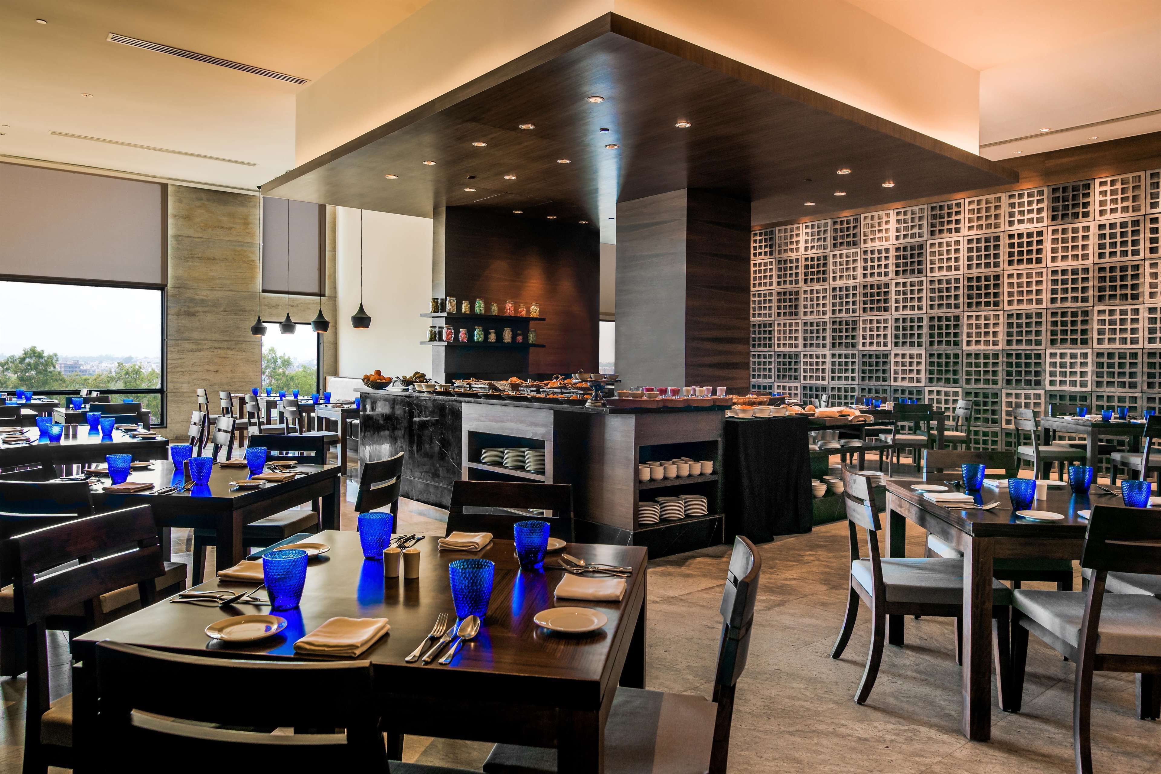 breakfast, lunch, dinner served; international cuisine