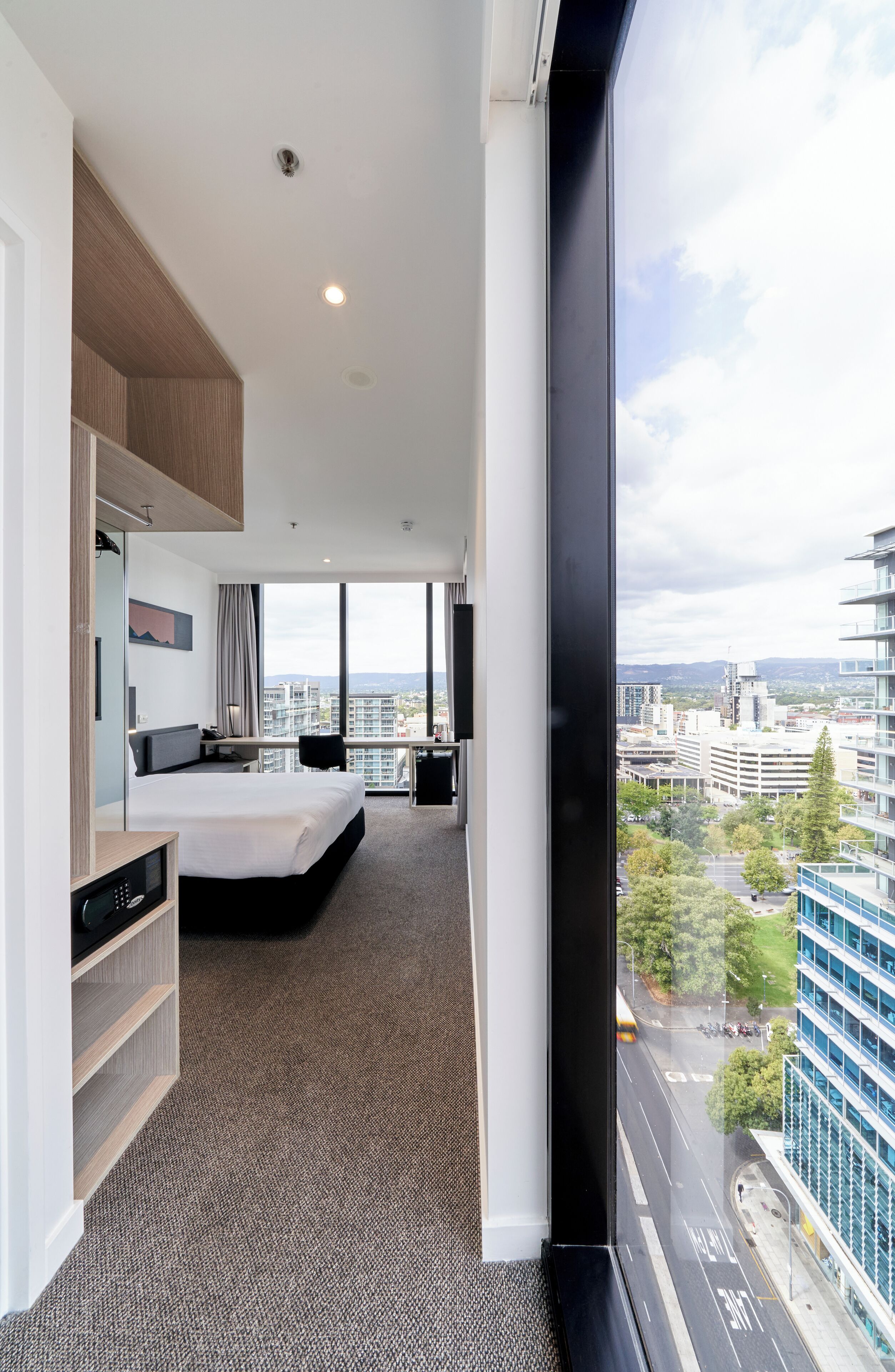 Deluxe Room, 1 Queen Bed, Corner | In-room safe, desk, iron/ironing board, free WiFi