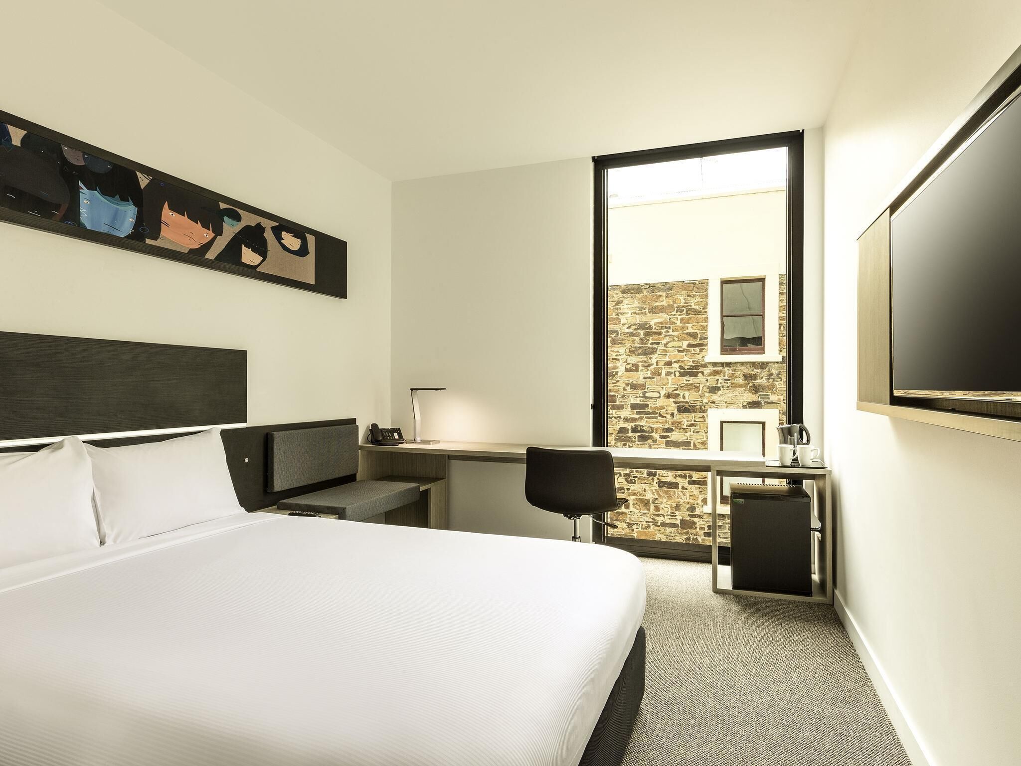 Standard Room, 1 Queen Bed | In-room safe, desk, iron/ironing board, free WiFi