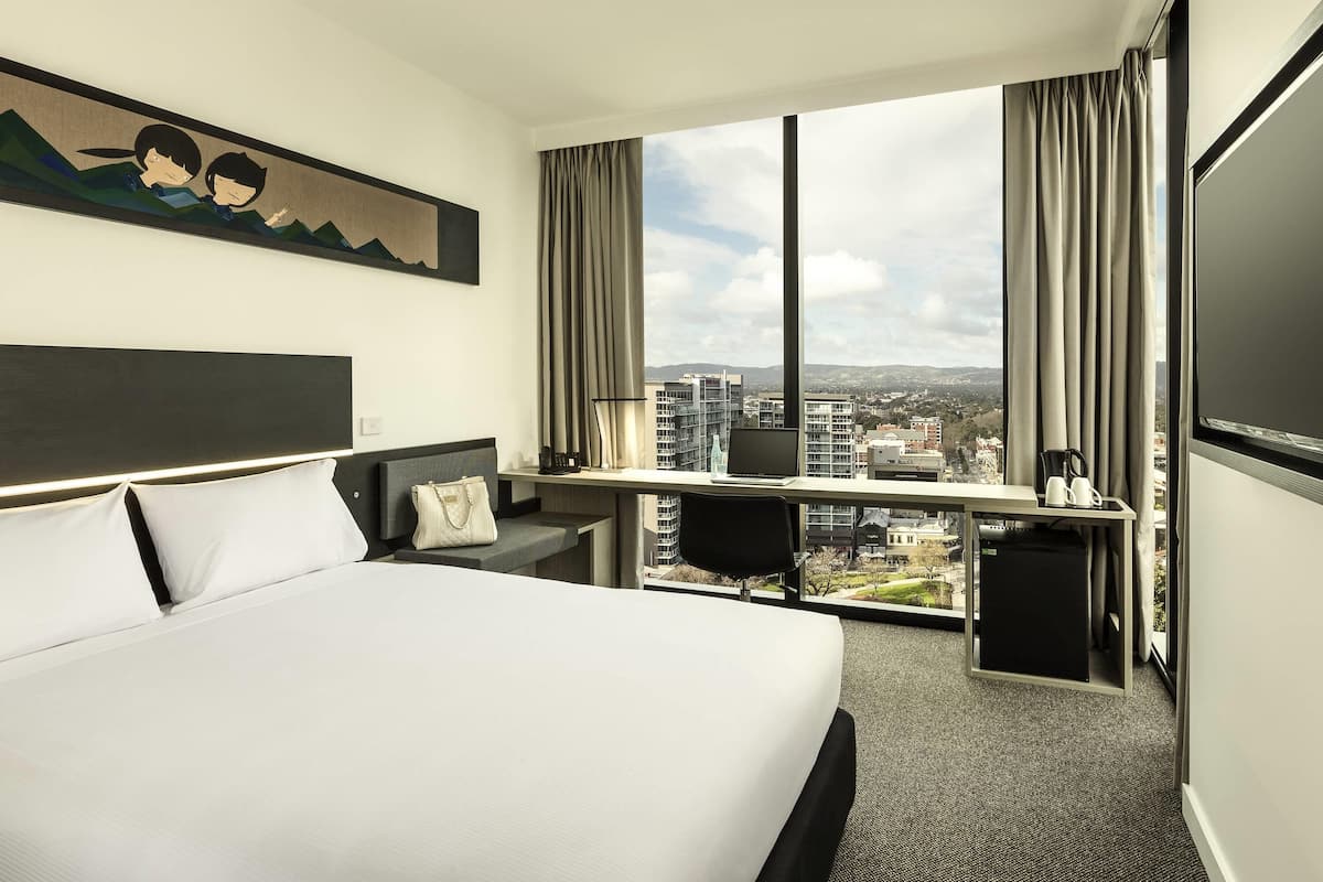 Caja de seguridad en la habitación y escritorio