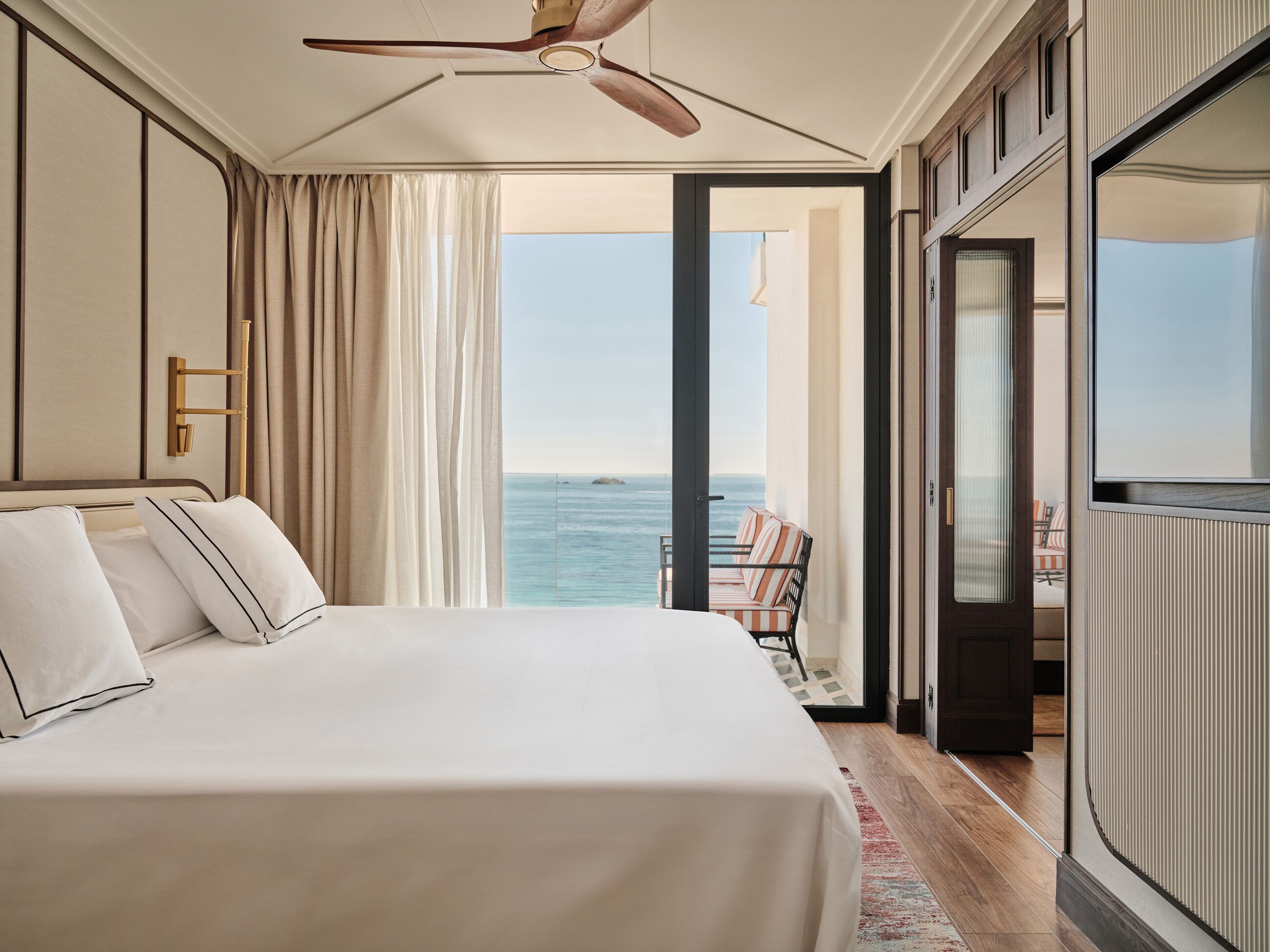 Premium bedding, minibar, in-room safe, blackout curtains