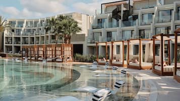 3 outdoor pools, open 10:00 AM to 7:00 PM, pool umbrellas, sun loungers