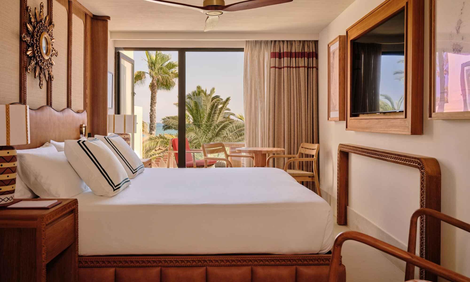Ropa de cama de alta calidad y minibar 