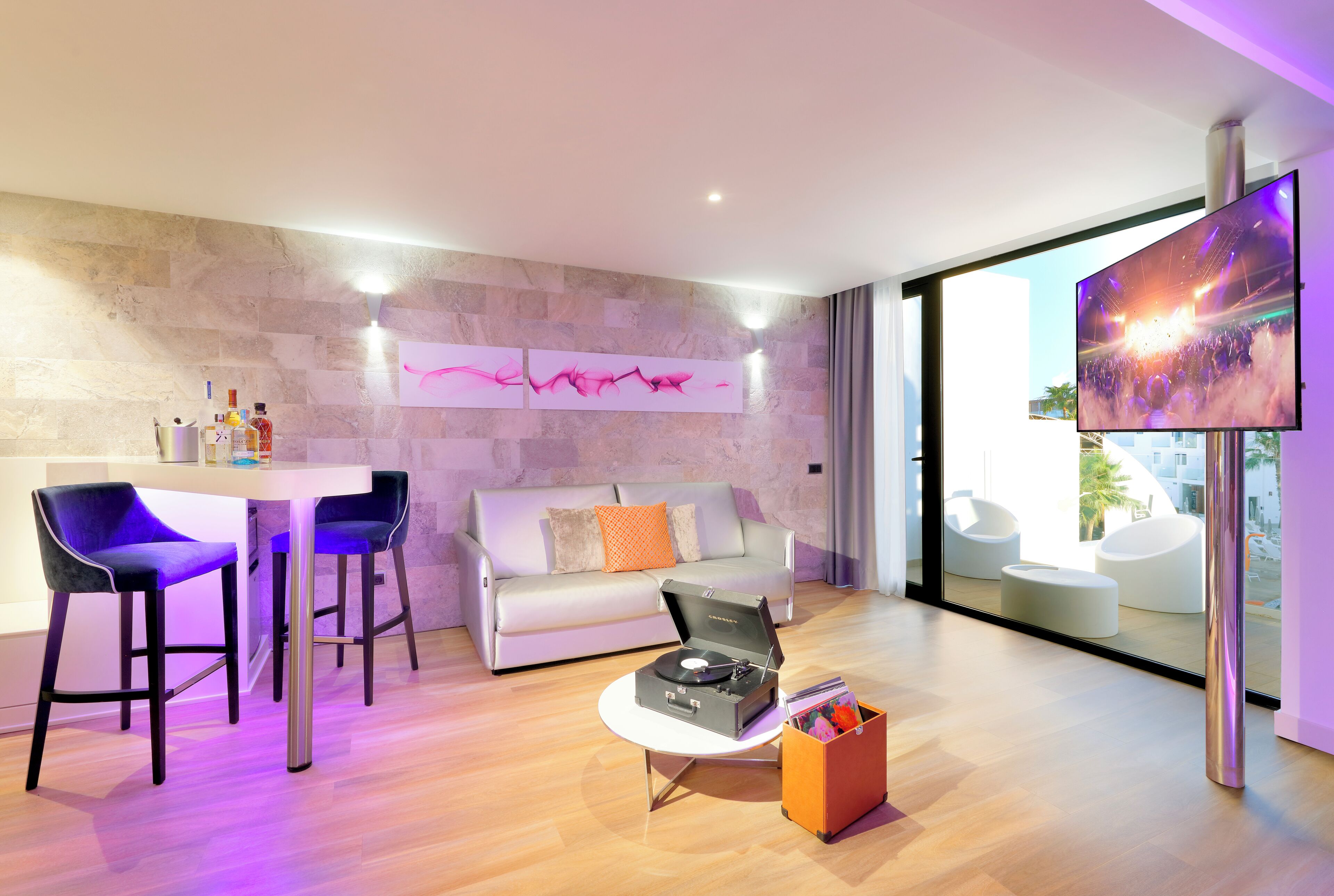 suite (rock platinum) | living area | 42-inch flat-screen tv with satellite channels, tv, ipod dock