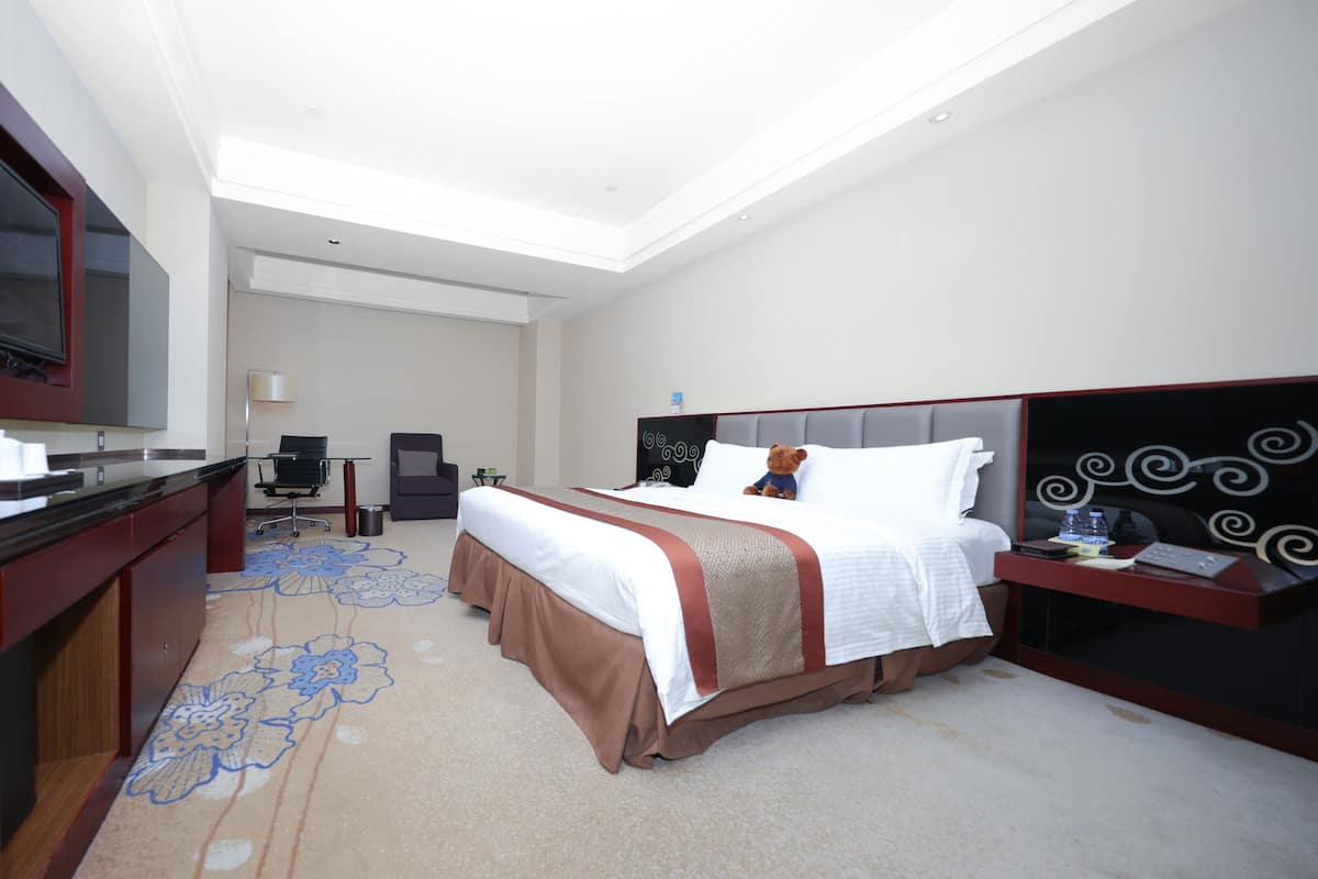 Fashion King Room (No Windows)