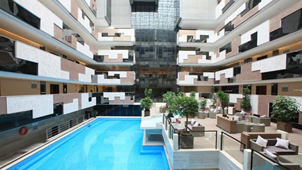 Indoor pool, outdoor pool - Avant-Garde Hotel (Shenzhen)