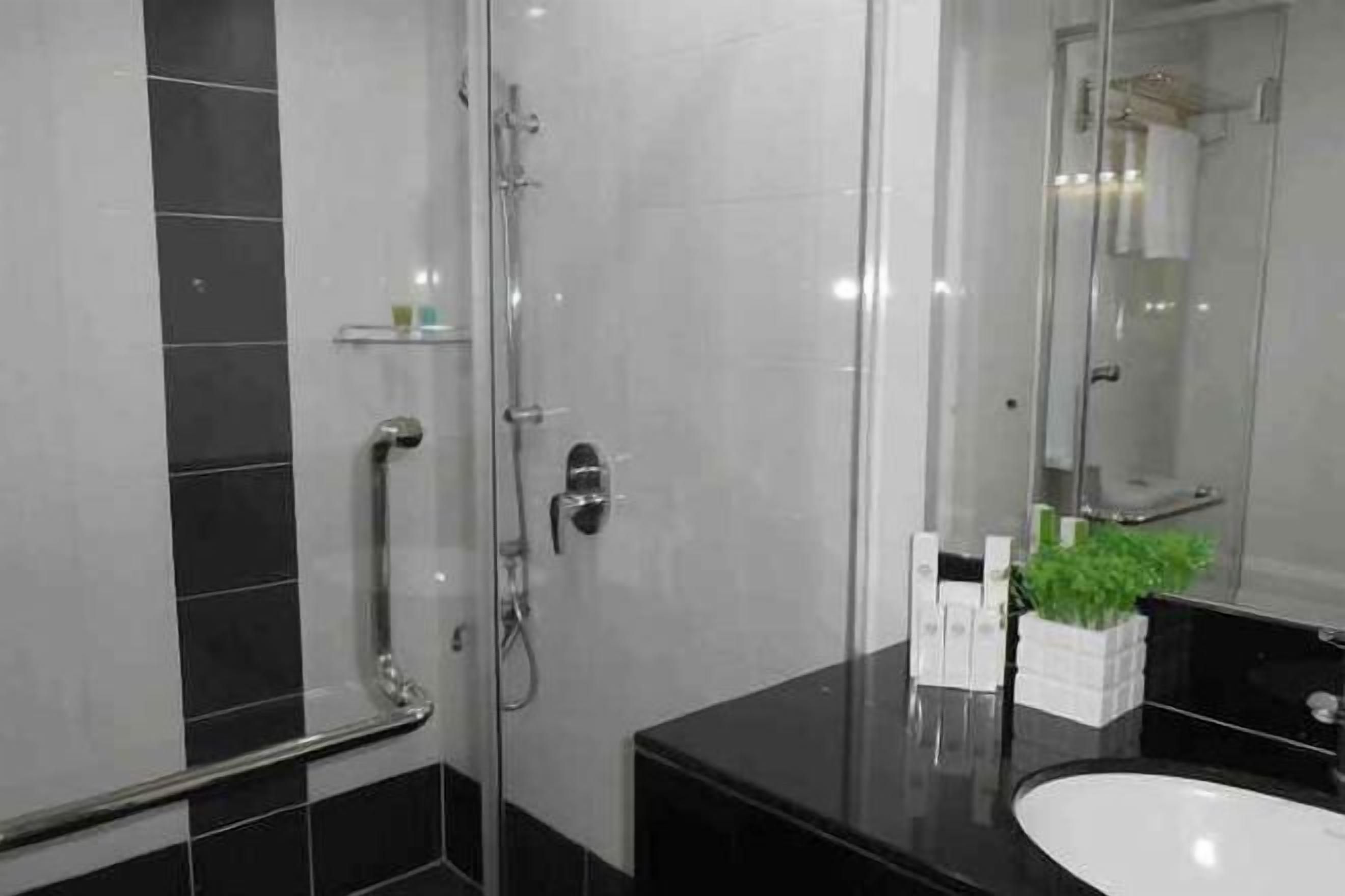 Bathroom | Free toiletries, hair dryer, slippers, bidet