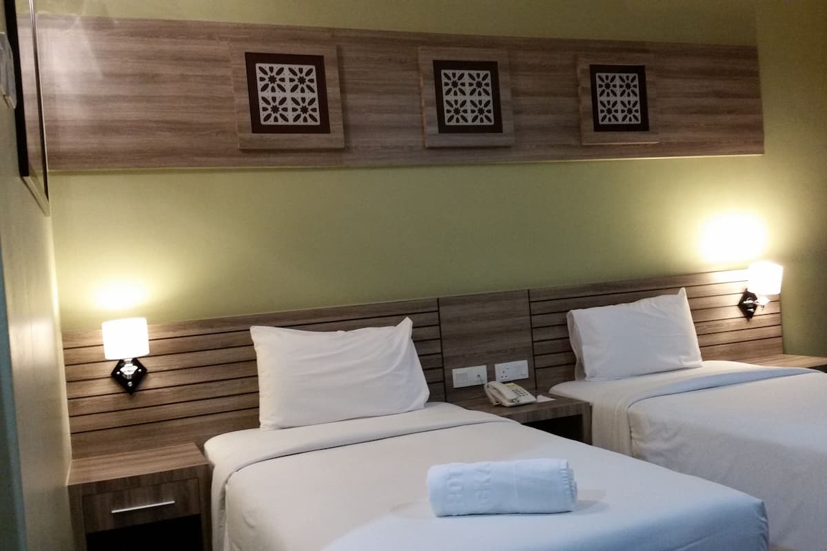 Superior Hill View | Iron/ironing board, free WiFi, bed sheets