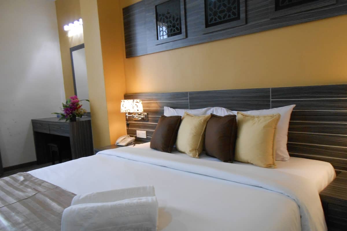 Deluxe Suite Hill View | Iron/ironing board, free WiFi, bed sheets