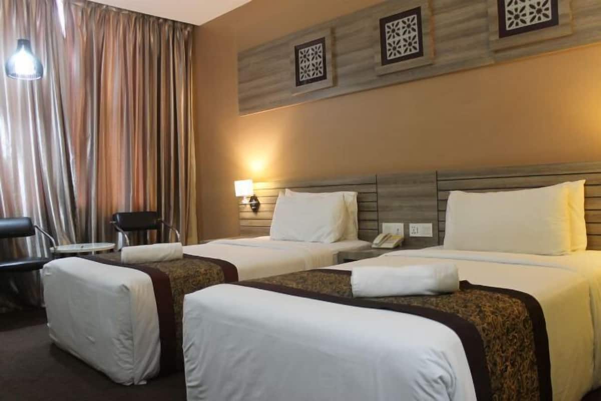 Iron/ironing board, free WiFi, bed sheets
