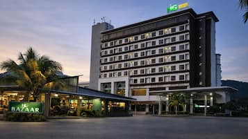 Vista frontal de la propiedad