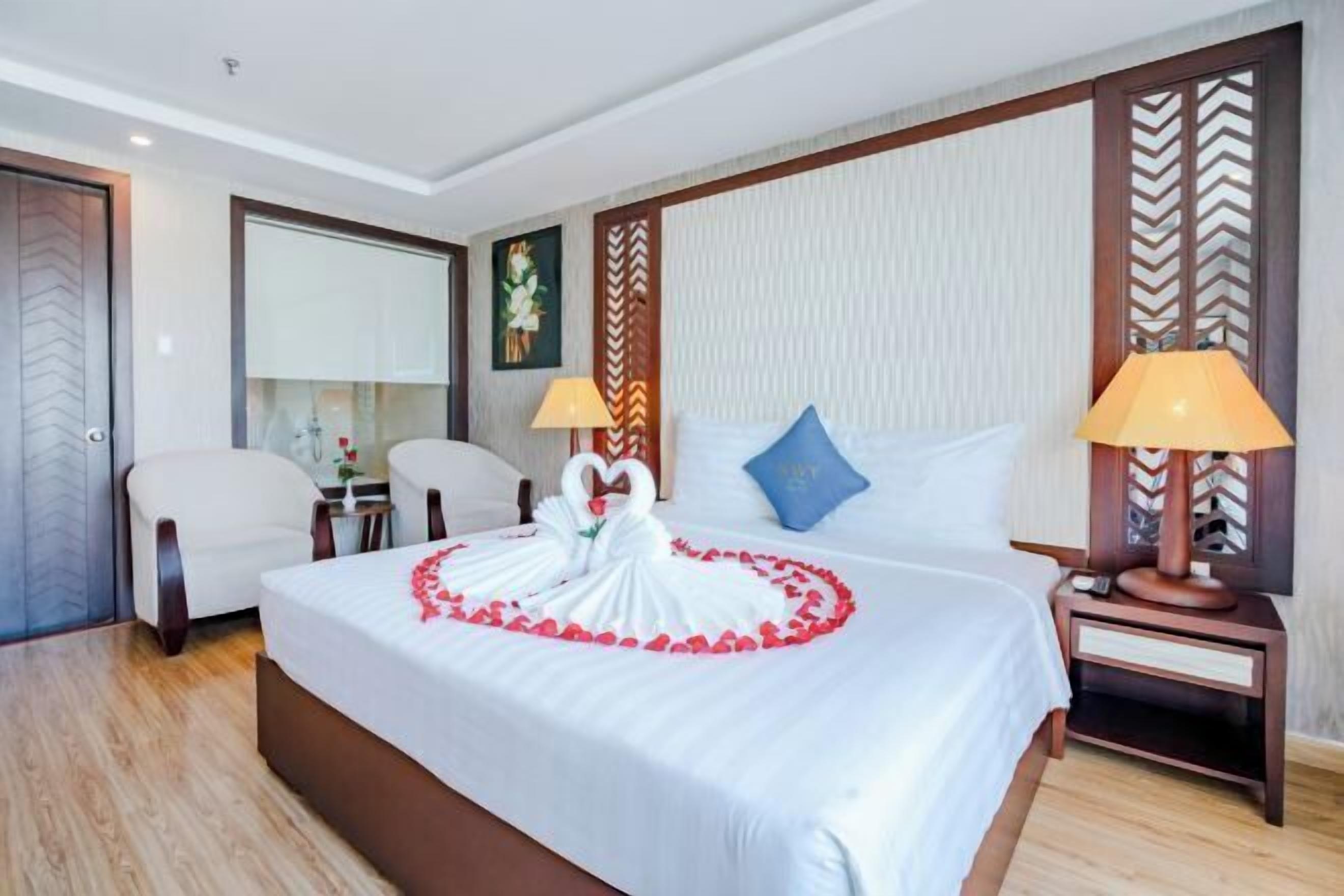 Minibar, in-room safe, desk, blackout curtains