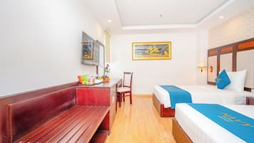 Superior Twin Room | Minibar, in-room safe, desk, blackout drapes