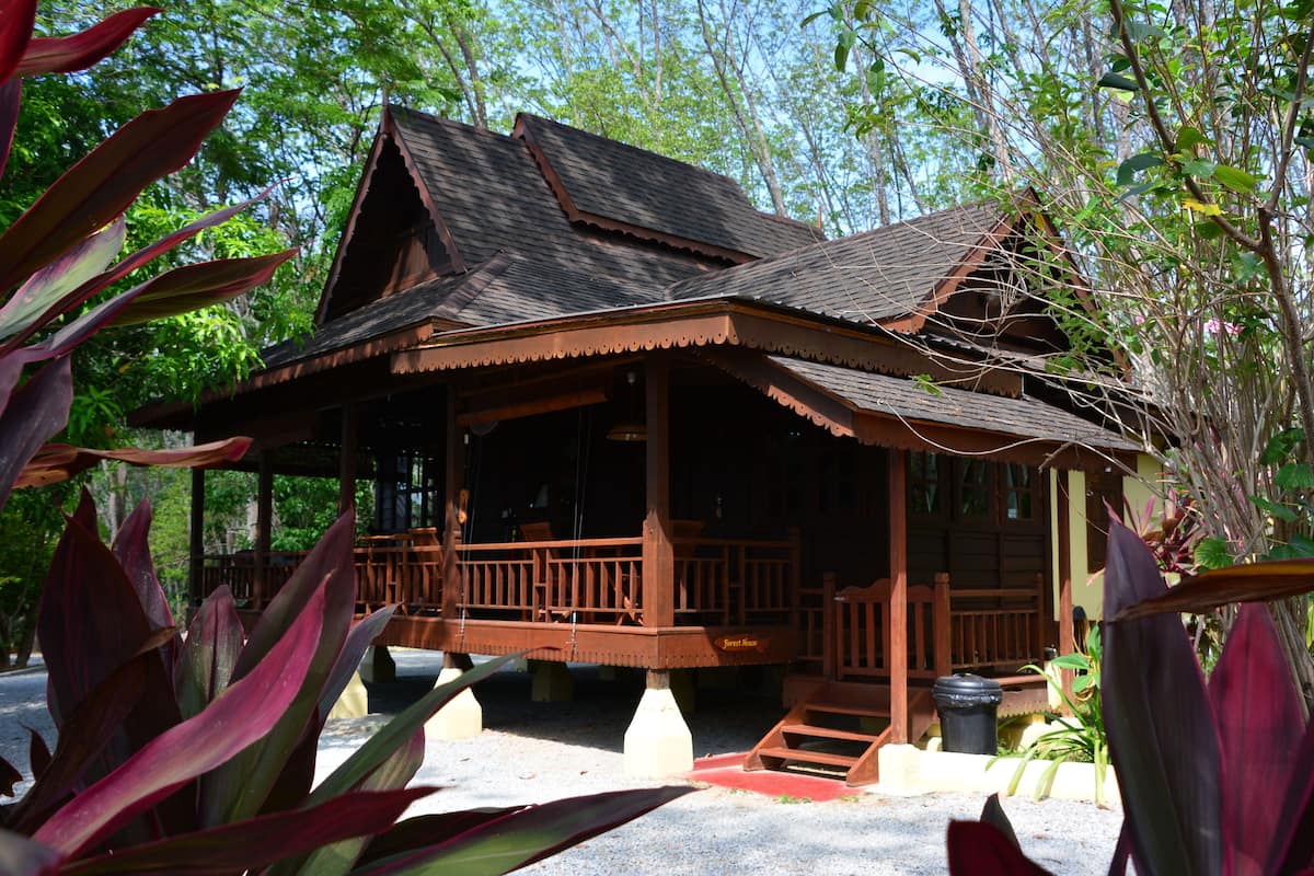 Forest House (2 bedrooms) | Ruang kerja komputer riba, katil bayi/kot (surcaj), Wi-fi percuma 
