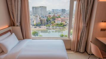 Executive Twin Room | Hypo-allergenic bedding, minibar, in-room safe, individually furnished