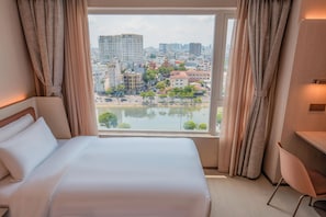 Kamar Twin Eksekutif | Seprai antialergi, minibar, dan brankas
