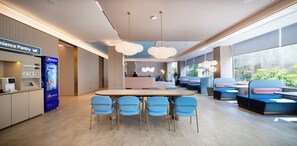 Área de estar no saguão