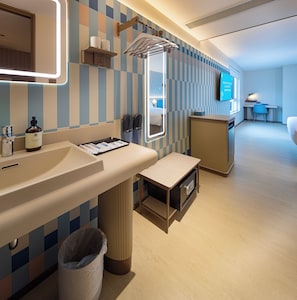 Literie hypoallergénique, minibar, coffres-forts dans les chambres