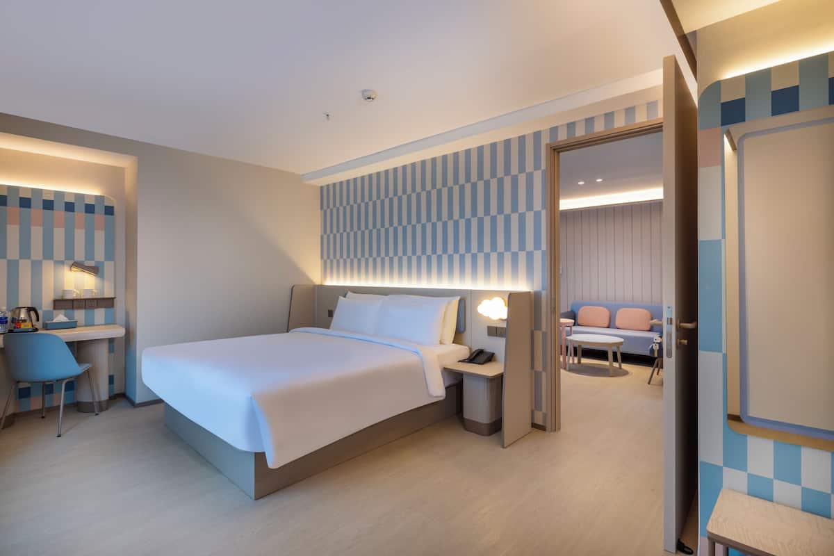 Luxury Room, 2 Bedrooms | Hypo-allergenic bedding, minibar, in-room safe, individually furnished